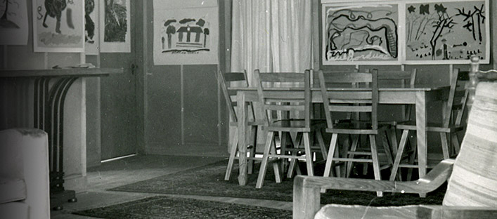 Children's artwork exhibit at the Borduas house. We can see in the corner of the dining area chidren's artwork on the walls.