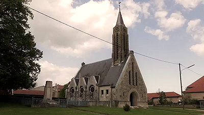 Scene from the video showing the church of Xivray-et-Marvoisin.